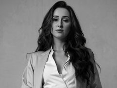 ArinaHailiss - female with  small tits webcam at LiveJasmin