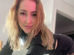 ArinaHailiss - female with  small tits webcam at LiveJasmin