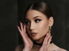 ArinaMays - female with brown hair webcam at LiveJasmin