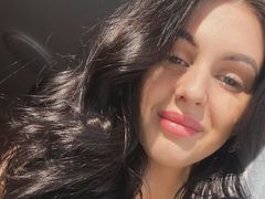 ArinaWeil - female with brown hair webcam at LiveJasmin