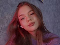 ArleanWerling - female with brown hair webcam at LiveJasmin