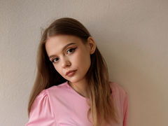 ArleanWerling - female with brown hair webcam at LiveJasmin