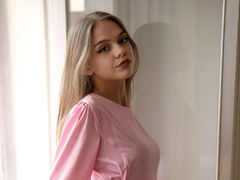 ArleanWerling - female with brown hair webcam at LiveJasmin
