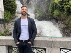 AronMusclesMan from LiveJasmin