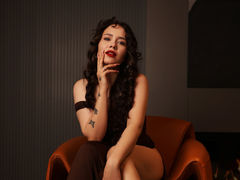 AryaThorne - female with brown hair webcam at LiveJasmin