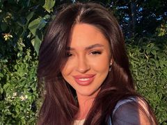 AshleeBriggs - female with brown hair webcam at LiveJasmin