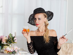 Circeya - blond female with  big tits webcam at LiveJasmin