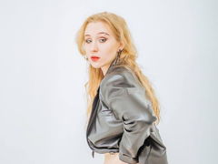 AstraMiles - blond female webcam at LiveJasmin