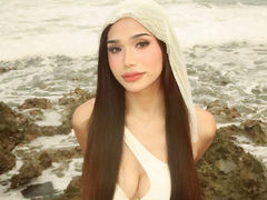 AthenaFamurri - shemale with brown hair webcam at LiveJasmin