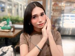 AthenaFamurri - shemale with brown hair webcam at LiveJasmin