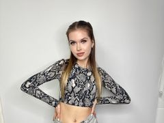 AugustaCannon - female with brown hair webcam at LiveJasmin