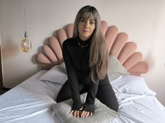 AuraEvens - female with brown hair and  big tits webcam at LiveJasmin