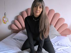 AuraEvens - female with brown hair and  big tits webcam at LiveJasmin