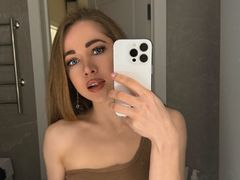 AuroraCrave - female with red hair webcam at LiveJasmin