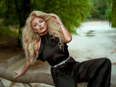 AmandaJane - female with brown hair and  big tits webcam at LiveJasmin