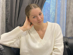 AveryHolt - female with brown hair webcam at LiveJasmin