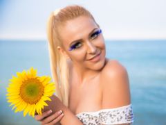 AyleenWills - blond female with  big tits webcam at LiveJasmin