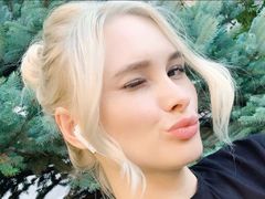 UrBeautyAngel from LiveJasmin