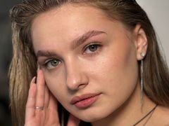 BeckyHallsted - female with brown hair webcam at LiveJasmin