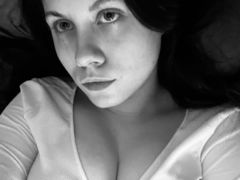 BelaWink - female with black hair webcam at LiveJasmin