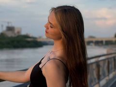 BeliaAlvino - female with brown hair webcam at LiveJasmin