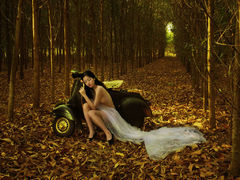 BellaApor - female with black hair webcam at LiveJasmin