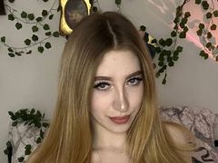 BellaBrosk from LiveJasmin