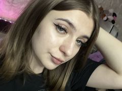 BellaBunny - female with brown hair webcam at LiveJasmin