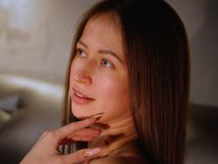 BellaLii - female with brown hair webcam at LiveJasmin