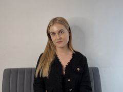 BellaMonson from LiveJasmin