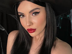 BellaSavage - female with black hair webcam at LiveJasmin