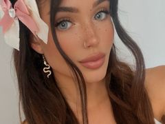 BellaSophiaSky from LiveJasmin