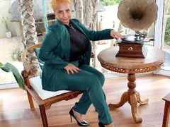 BelleCleopatra - female with red hair and  big tits webcam at LiveJasmin