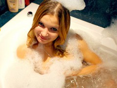 LuluPeach - blond female webcam at LiveJasmin
