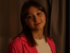 BereniceBolling - female with brown hair webcam at LiveJasmin