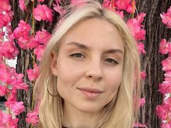 BereniceBossom - blond female webcam at LiveJasmin