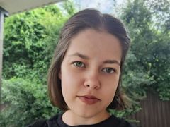 BerniceRcott - female with brown hair webcam at LiveJasmin