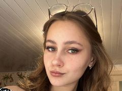 BethelFinney - female with brown hair webcam at LiveJasmin