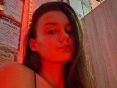 BettyHolt - female with brown hair webcam at LiveJasmin