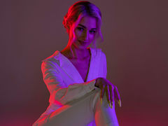 BettyLee - blond female with  small tits webcam at LiveJasmin