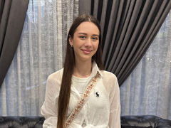 BiancaBenson - female with brown hair webcam at LiveJasmin