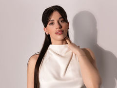 BillieLong - female with brown hair webcam at LiveJasmin