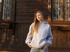 BizzyBee from LiveJasmin