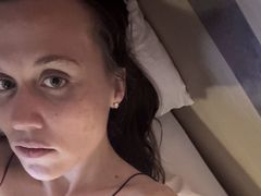 Blueeyedbaddie - female with brown hair and  small tits webcam at LiveJasmin