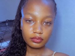 BojorGina - female with black hair webcam at LiveJasmin