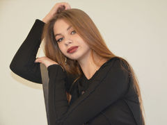 BonniePierce - female with brown hair webcam at LiveJasmin