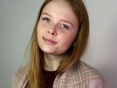 BrandonSloanes - female with red hair webcam at LiveJasmin