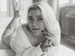 BreanaAlosta - female with brown hair webcam at LiveJasmin