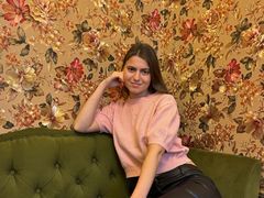 BreeBedding - female with brown hair webcam at LiveJasmin