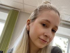 BrittleDorget - female with brown hair webcam at LiveJasmin